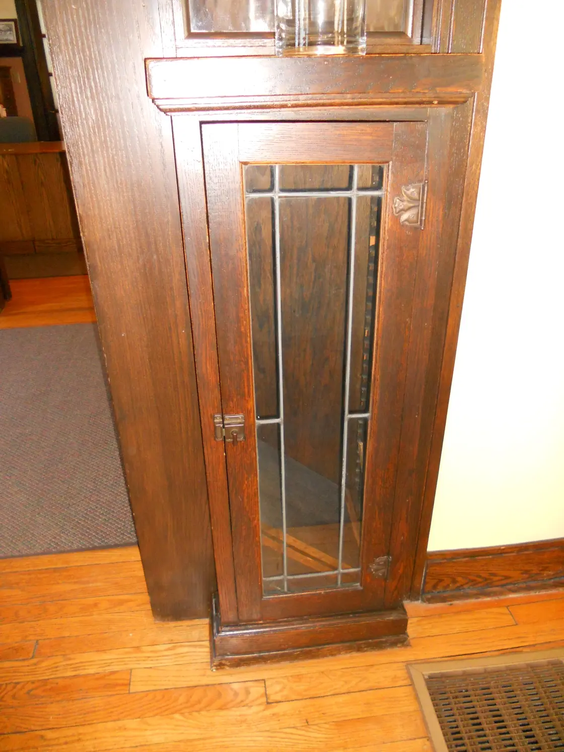 Close up of the cabinet in the colonnade. Those over sized door hinges are seen on many built ins and doors of early Sears Homes.